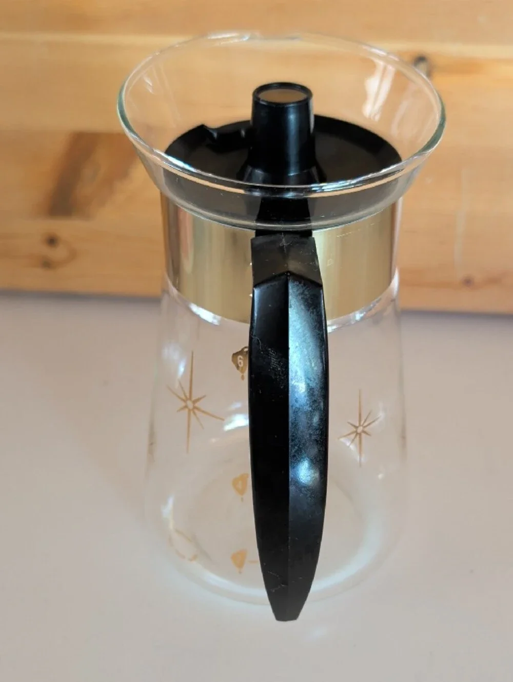 VTG. Pyrex, Heat Proof Gold-Trim Glass Coffee Carafe with Black Handle.